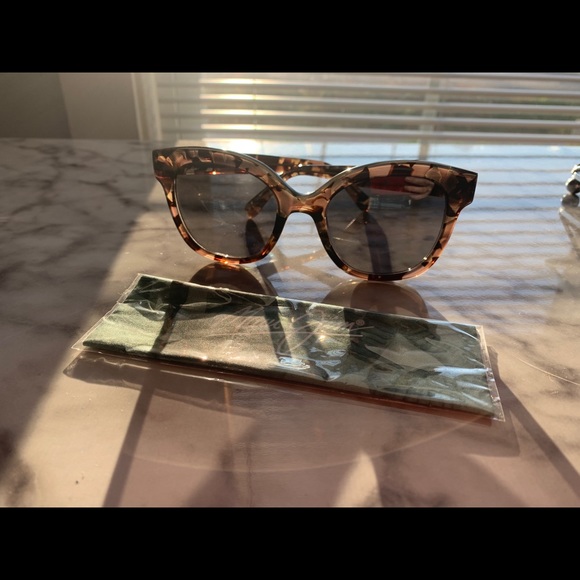 Maui Jim Sunglasses - Picture 4 of 7